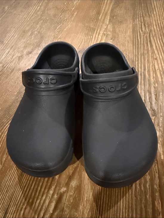 CROCS Shoes - CROCS Kids Classic Clog - Black men 6 / woman 8